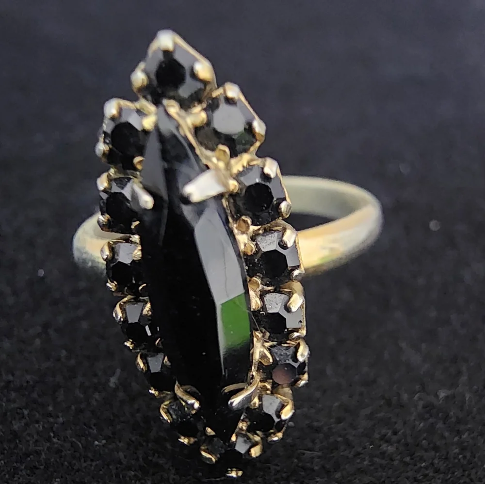 SE11 Elegant Black and Gold Adjustable Costume Ring